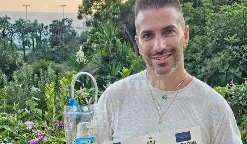 Cinquefrondi celebra il successo dello scrittore Domenico Napoli al concorso “Liriche e Storie da Capri” Cinquefrondi celebra il successo dello scrittore Domenico Napoli al concorso “Liriche e Storie da Capri”
