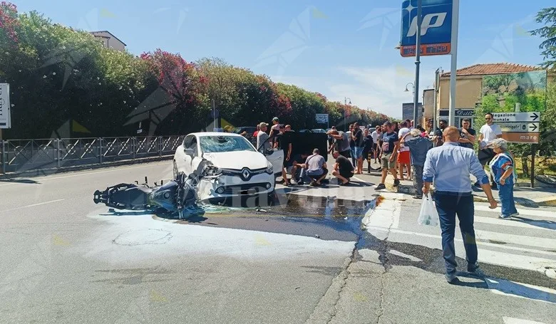 Grave incidente stradale a Caulonia Marina Grave incidente stradale a Caulonia Marina