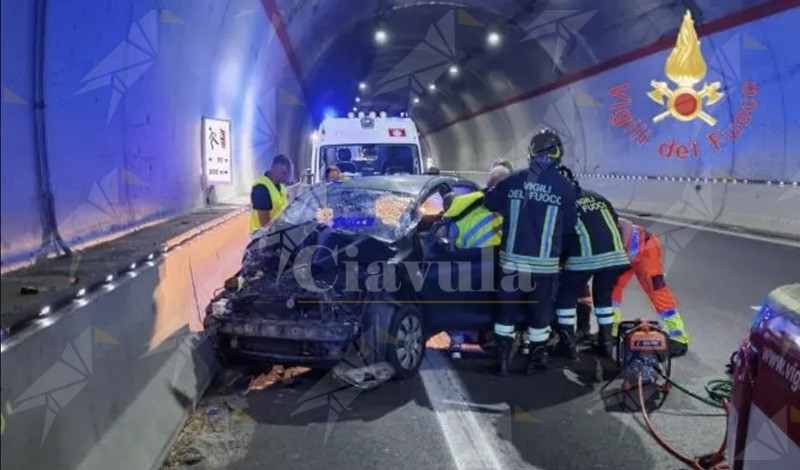 Scontro in galleria sulla SS106 Var/A: ferita una donna