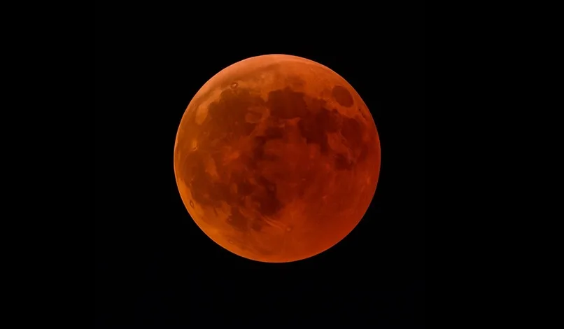 La Luna si tinge di rosso: gli orari per ammirare l’eclissi in Calabria