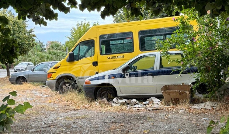 Rinnoviamo Caulonia chiede la rimozione degli automezzi abbandonati