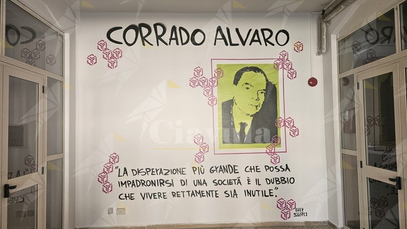 Il Sindaco e la Giunta di Cinquefrondi donano un murale di Corrado Alvaro alla scuola elementare