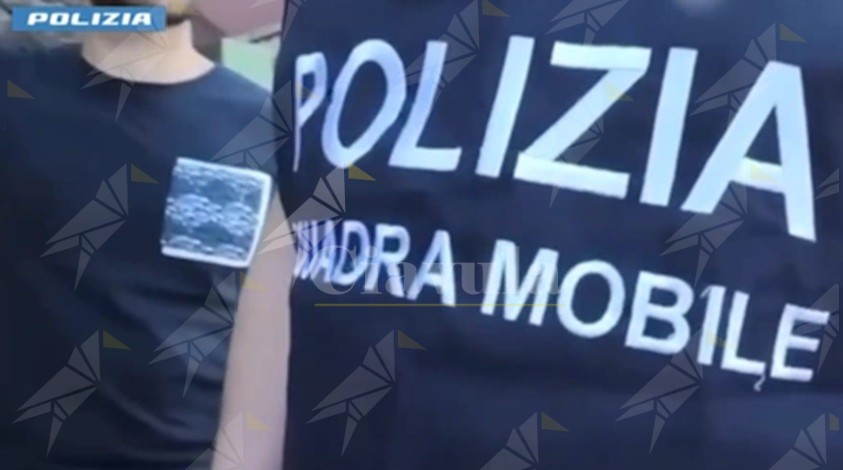 Sorpresi sull’A2 con 3,5kg di cocaina e un’arma clandestina, arrestati due uomini e una donna