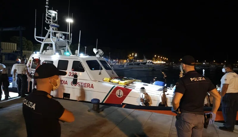 Sbarchi di fine agosto a Roccella Ionica, fermati 4 presunti scafisti