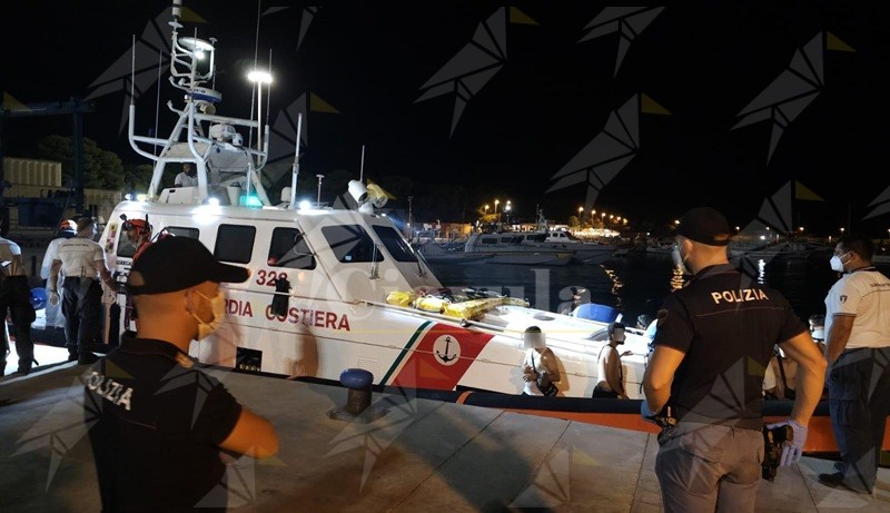 Sbarchi di fine agosto a Roccella Ionica, fermati 4 presunti scafisti