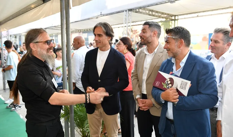 Il sindaco Falcomatà: “Con Scirubetta, Reggio si è guadagnata il titolo di Capitale italiana del gelato artigianale” Il sindaco Falcomatà: “Con Scirubetta, Reggio si è guadagnata il titolo di Capitale italiana del gelato artigianale”