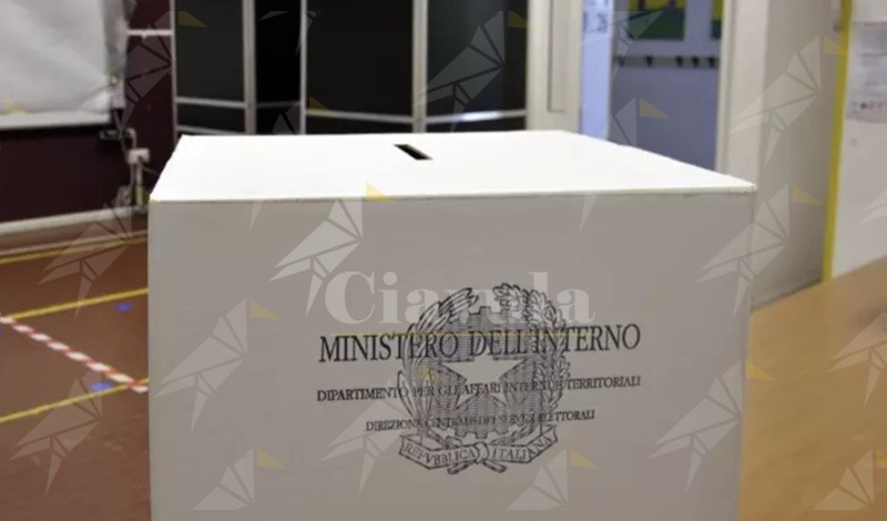 Urne aperte in Calabria per le elezioni regionali