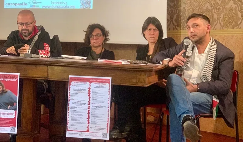 Il sindaco di Cinquefrondi a Parma: “Il Patto sulla Migrazione e l’Asilo mette a rischio i diritti dei migranti” Il sindaco di Cinquefrondi a Parma: “Il Patto sulla Migrazione e l’Asilo mette a rischio i diritti dei migranti”