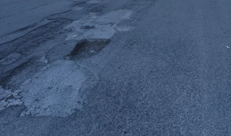 Le strade di Vasì di Caulonia sembrano bombardate dall’esercito israeliano Le strade di Vasì di Caulonia sembrano bombardate dall’esercito israeliano
