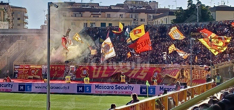 Aggressione ad un calciatore del Catanzaro. Daspo di cinque anni per un tifoso violento