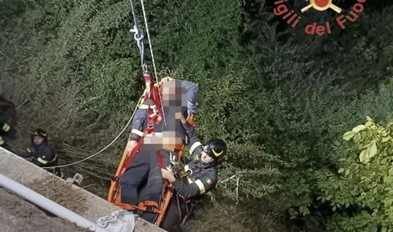 Incidente alla Festa dell’Uva in Calabria, uomo cade da un muretto e finisce in ospedale