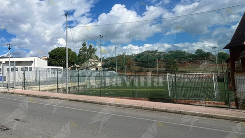 Accordo tra Don Milani e il liceo di Gioiosa Ionica per l’utilizzo del campo sportivo di via Diaz Accordo tra Don Milani e il liceo di Gioiosa Ionica per l’utilizzo del campo sportivo di via Diaz