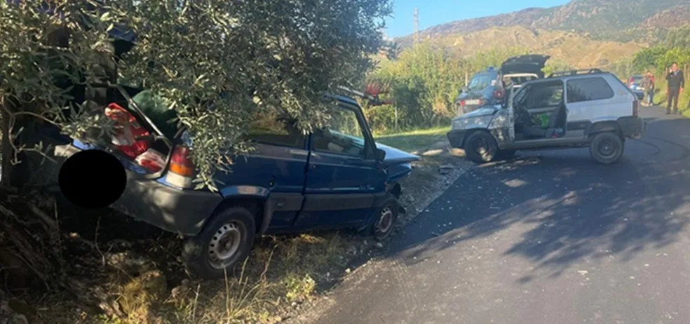 Incidente tra auto a Candidati di Caulonia