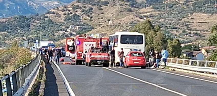 Scontro tra un pullman ed un’auto all’altezza di Gioiosa Ionica. Interviene l’elisoccorso
