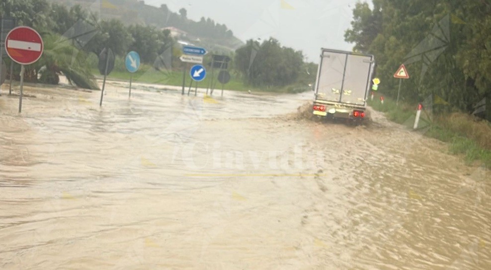 Foto del giorno: strade allagate a Squillace Foto del giorno: strade allagate a Squillace