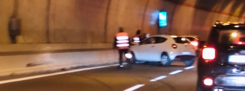 Incidente sulla variante alla statale 106, nei pressi dello svincolo di Gioiosa Ionica