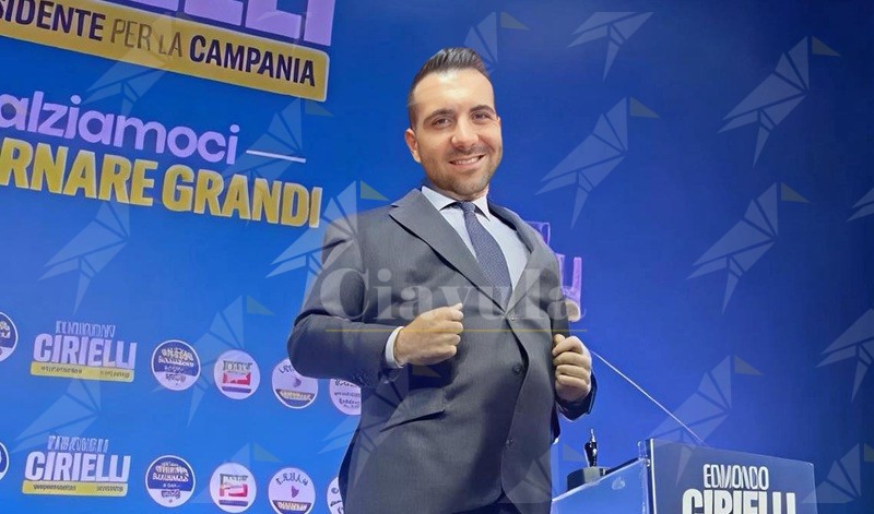 L’amministrazione di Caulonia avrebbe scelto il direttore artistico del Ktf 2026. Per il concerto finale la Meloni canterà “chi non salta comunista è” e Cirillo si esibirà nel saltello alla Tajani L’amministrazione di Caulonia avrebbe scelto il direttore artistico del Ktf 2026. Per il concerto finale la Meloni canterà “chi non salta comunista è” e Cirillo si esibirà nel saltello alla Tajani