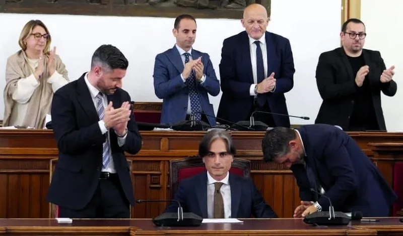 Il saluto del sindaco di Reggio in consiglio comunale: “Vi ringrazio tutti è stato un viaggio bellissimo e per me è stato un grande onore” Il saluto del sindaco di Reggio in consiglio comunale: “Vi ringrazio tutti è stato un viaggio bellissimo e per me è stato un grande onore”