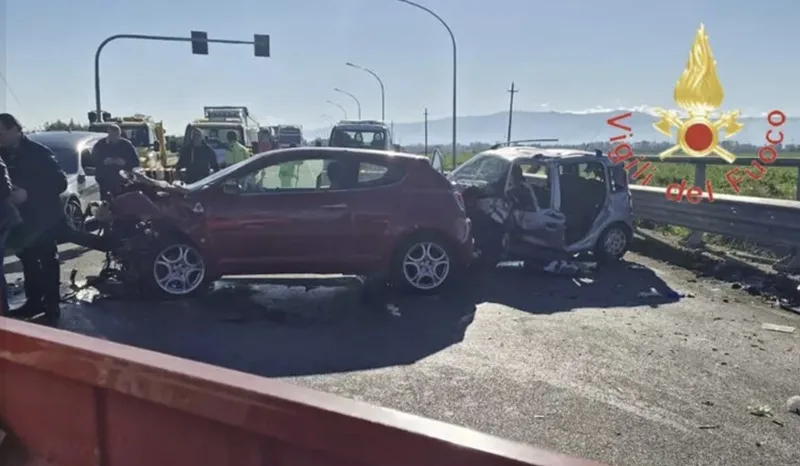 Morti due ragazzi sulla SS106, la Procura apre un fascicolo sull’incidente