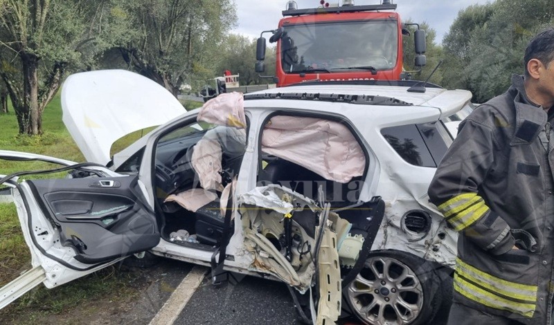 Scontro auto-camion sulla SS18 tra Paravati e Rosarno Scontro auto-camion sulla SS18 tra Paravati e Rosarno