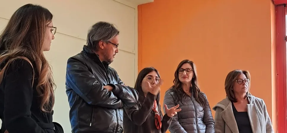 Ricerca, Identità e Digitale: gli studenti dell’Istituto Comprensivo Gioiosa-Grotteria e la storia del maestro Cento Ricerca, Identità e Digitale: gli studenti dell’Istituto Comprensivo Gioiosa-Grotteria e la storia del maestro Cento