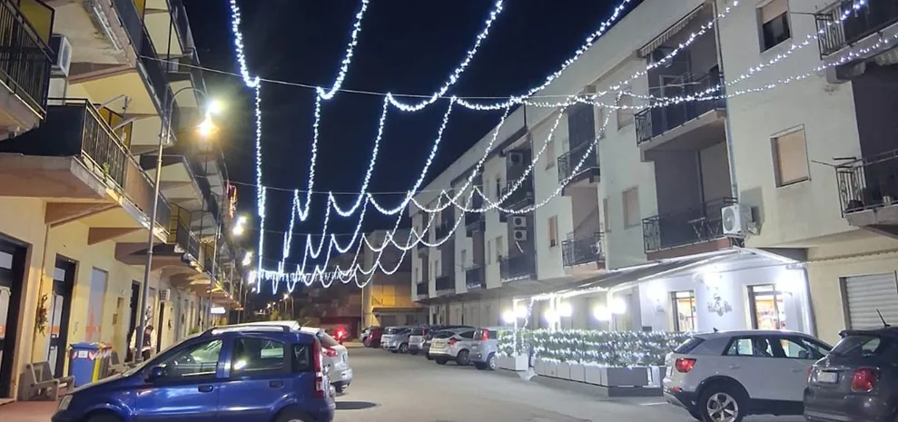 I cauloniesi si autotassano per illuminare il Natale I cauloniesi si autotassano per illuminare il Natale