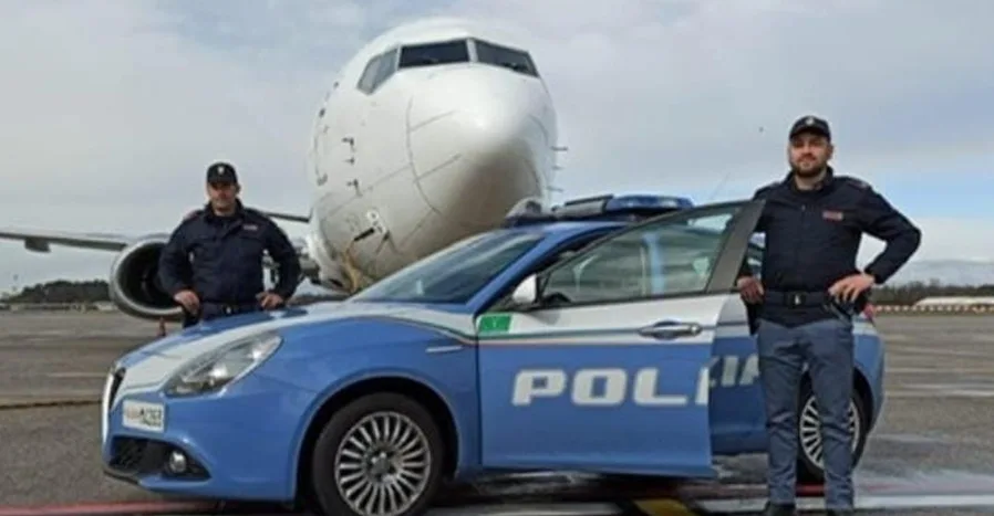 Ruba uno smartwatch ed una cintura all’aeroporto di Reggio. Bloccato prima di partire un uomo di Cinquefrondi Ruba uno smartwatch ed una cintura all’aeroporto di Reggio. Bloccato prima di partire un uomo di Cinquefrondi