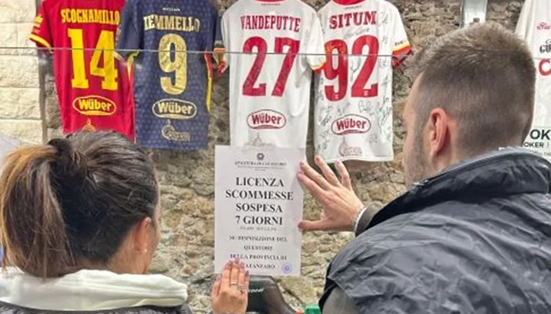 Doppio blitz della polizia a Catanzaro. Sospesa una sala scommesse, multa di 5 mila euro ad un circolo privato