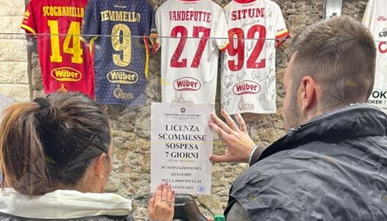 Doppio blitz della polizia a Catanzaro. Sospesa una sala scommesse, multa di 5 mila euro ad un circolo privato