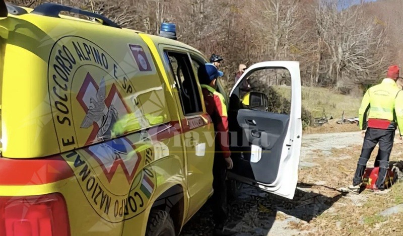 Cade in mountain bike sui Monti dell’Orsomarso: ciclista tratto in salvo dal Soccorso Alpino Cade in mountain bike sui Monti dell’Orsomarso: ciclista tratto in salvo dal Soccorso Alpino