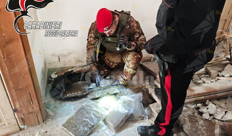 3,5kg di marijuana trovati in due case disabitate nel centro di Africo 3,5kg di marijuana trovati in due case disabitate nel centro di Africo