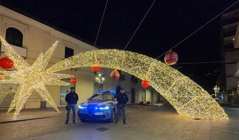 Controlli di polizia straordinari a Lamezia Terme in vista delle festività natalizie Controlli di polizia straordinari a Lamezia Terme in vista delle festività natalizie