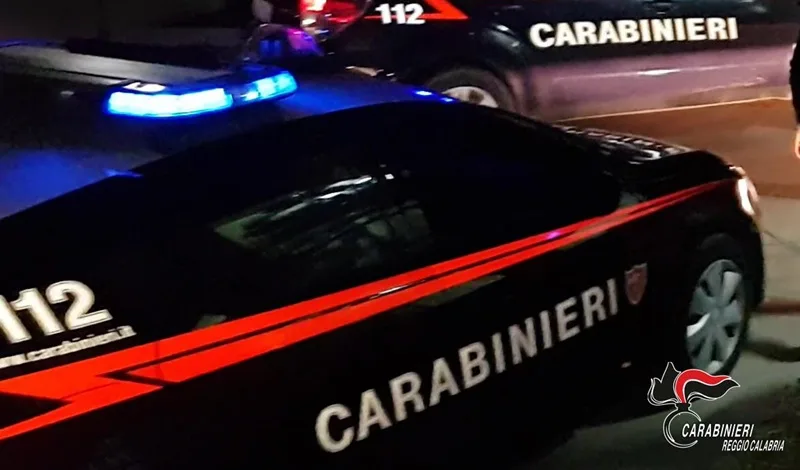 Nella notte forza la porta di ingresso di un supermercato per rubare merce e denaro, arrestato