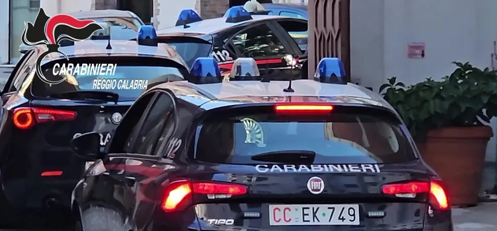 Finge di essere un tenente dei carabinieri e raggira una signora anziana facendosi consegnare gioielli per 30 mila euro. Arrestato