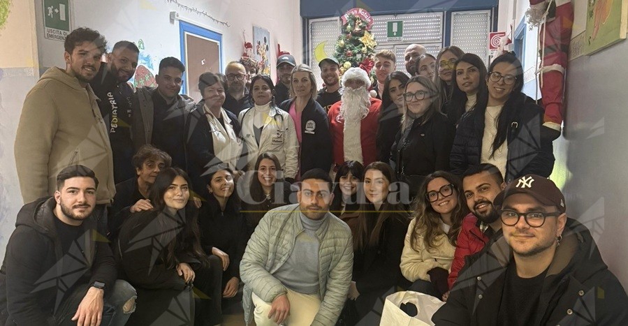 Natale solidale: le Consulte giovanili donano giocattoli al reparto di Pediatria dell’Ospedale di Locri