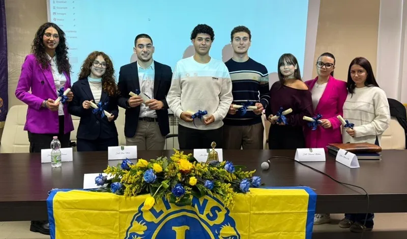 “Pagella d’oro” a Luigi Caccamo: diploma al Liceo Scientifico di Cittanova con 110 e lode “Pagella d’oro” a Luigi Caccamo: diploma al Liceo Scientifico di Cittanova con 110 e lode