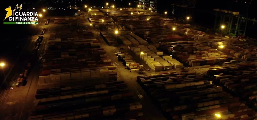 Sequestrati 435 kg di cocaina per un valore di 70 milioni di euro al porto di Gioia Tauro. Erano nascosti tra le noccioline