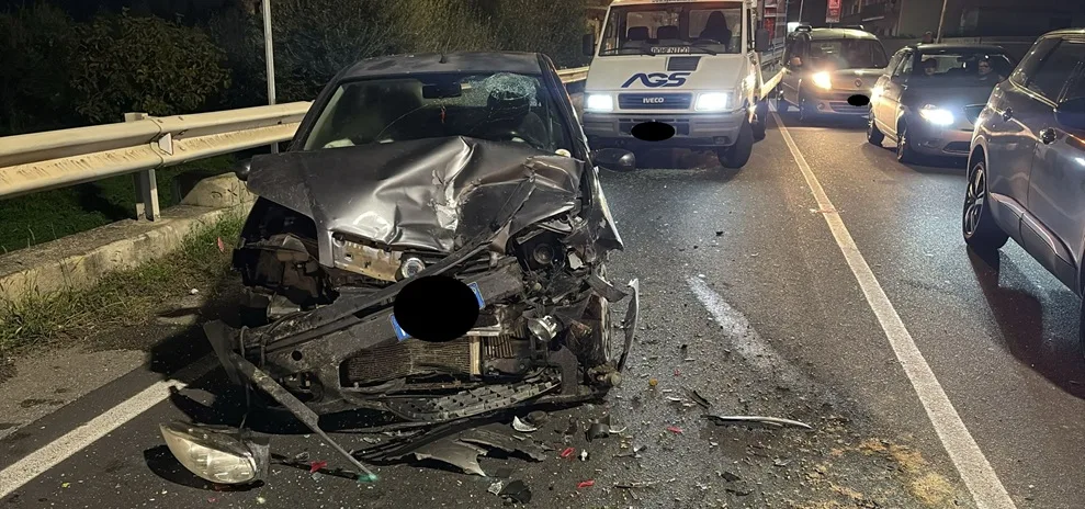 Incidente sulla SS 106. Quattro persone ferite, due in gravi condizioni