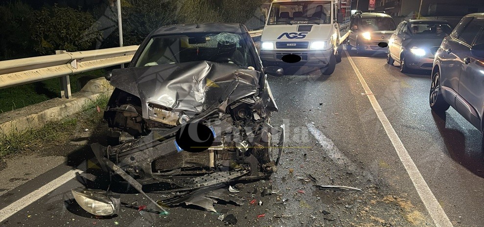 Incidente sulla SS 106. Quattro persone ferite, due in gravi condizioni