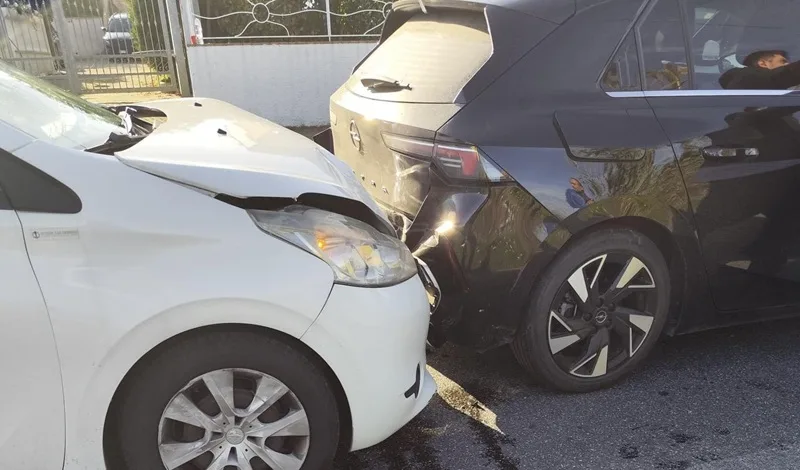 Tamponamento sulla SS106: diverse auto coinvolte e disagi alla circolazione