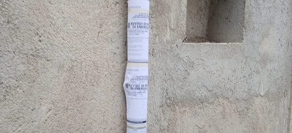 Il sindaco di Camini: “Ovunque locandine affisse senza criterio. Questo modo di operare è inaccettabile e danneggia il paese” Il sindaco di Camini: “Ovunque locandine affisse senza criterio. Questo modo di operare è inaccettabile e danneggia il paese”