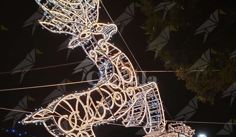 Una serata magica: a Cinquefrondi migliaia di persone per l’accensione delle luminarie e l’apertura del Villaggio di Natale