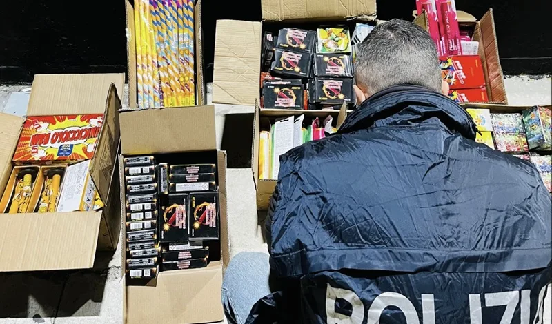 Sequestrati 65kg di fuochi d’artificio non conformi, denunciato un uomo a Crotone Sequestrati 65kg di fuochi d’artificio non conformi, denunciato un uomo a Crotone