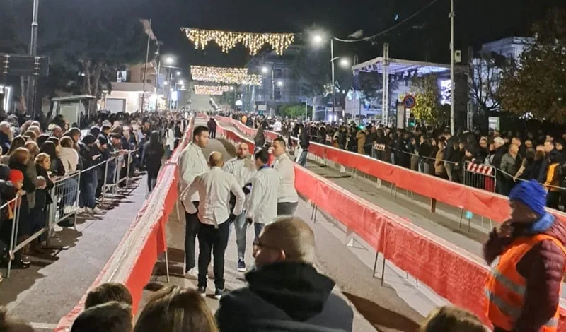 Conclusa la quarta edizione di “Accomodati in Piazza – Aspettando il Natale” a Marina di Gioiosa Ionica Conclusa la quarta edizione di “Accomodati in Piazza – Aspettando il Natale” a Marina di Gioiosa Ionica