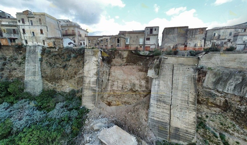 Il sindaco di Caulonia illustra la situazione dopo il ciclone Harry e ringrazia il Presidente Cirillo Il sindaco di Caulonia illustra la situazione dopo il ciclone Harry e ringrazia il Presidente Cirillo