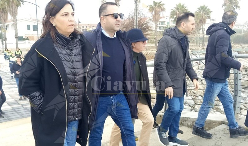 Ciclone Harry, sopralluogo di Occhiuto sul lungomare di Caulonia. Il sindaco: “Vicinanza concreta in un momento difficile”