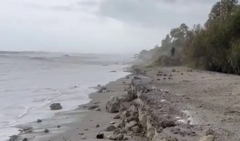 Gli effetti della mareggiata a Caulonia, lato sud – video