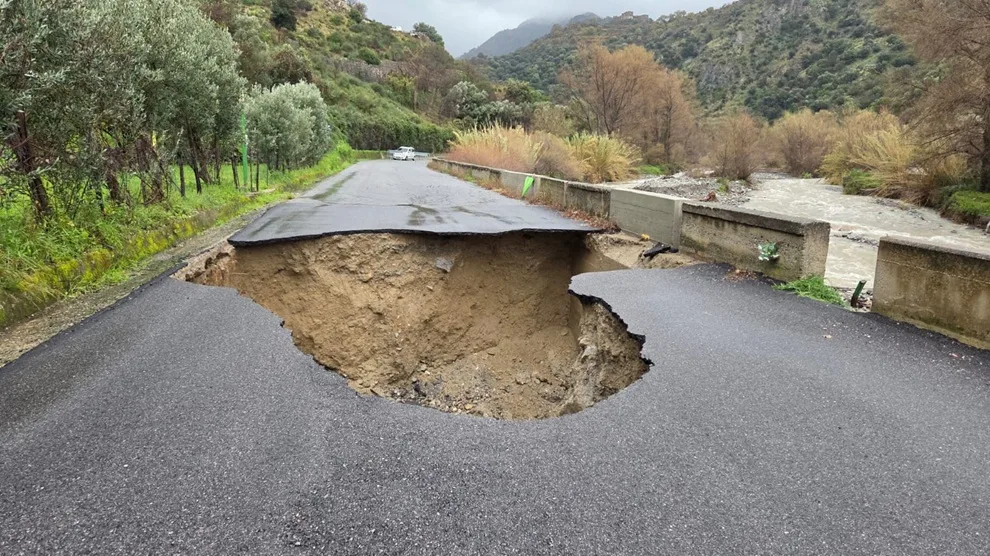 Bivongi comunità attiva: “A distanza di un anno solita voragine nello stesso punto”