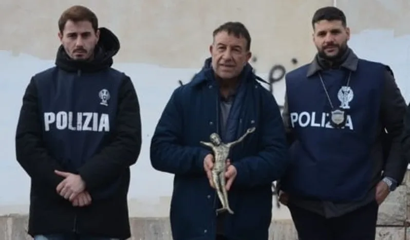 Ritrovati la campana di bronzo ed il crocifisso trafugati dalla Chiesa della Sacra Famiglia di Marina di Gioia Tauro