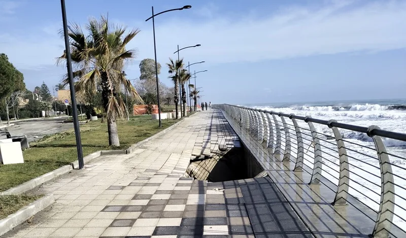Danni sul lungomare di Caulonia – foto